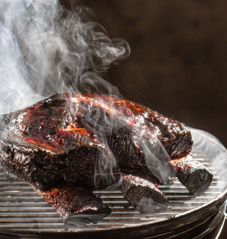 Yooyongwook BBQ Lab smoker with glistening ribs and bacon - Image 4