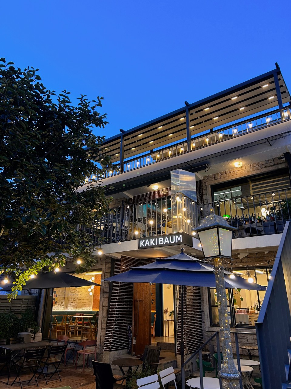 카키바움のテラスとドイツビール（三角地付近）