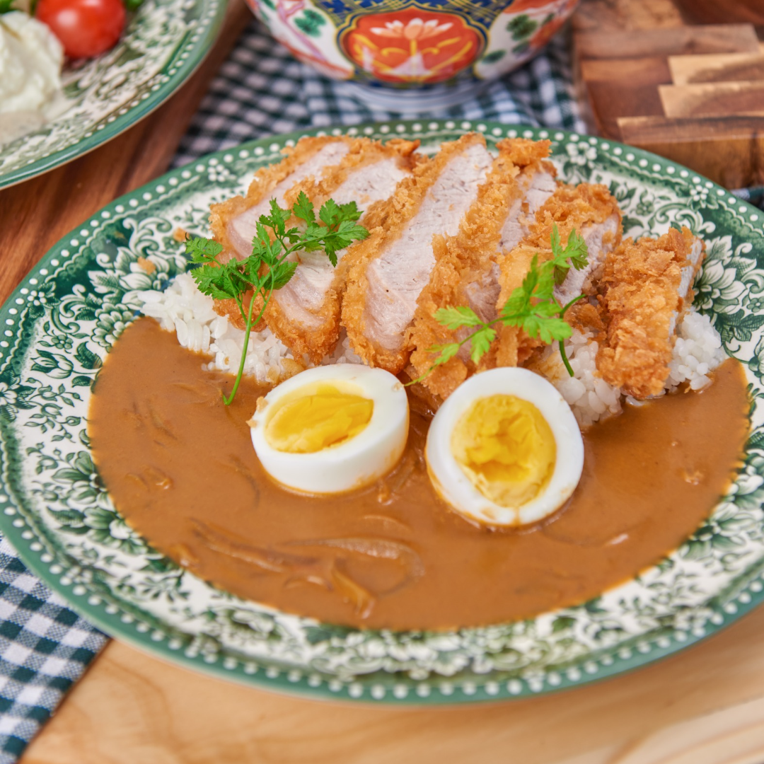 洋食城隅漢堡排與咔滋豬排佐義大利麵醬汁