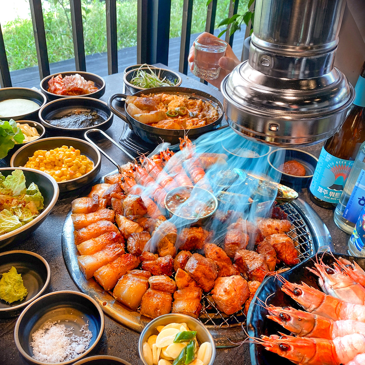 Jeongjik Jungmoon oak-smoked black pork, vacuum-aged