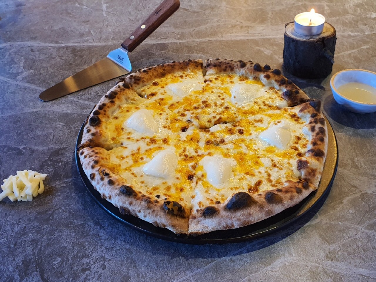 Wood fired pizza blistered crust at EU Pizza & Pasta Seomyeon