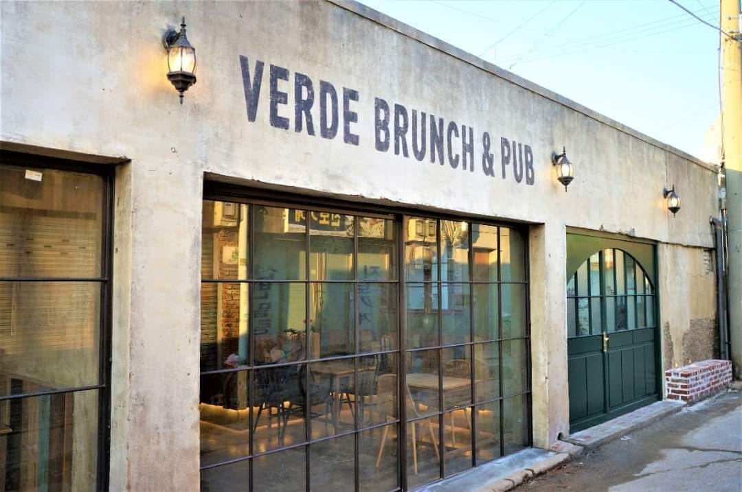 VERDE Mullae: brunch sunlight and evening wine