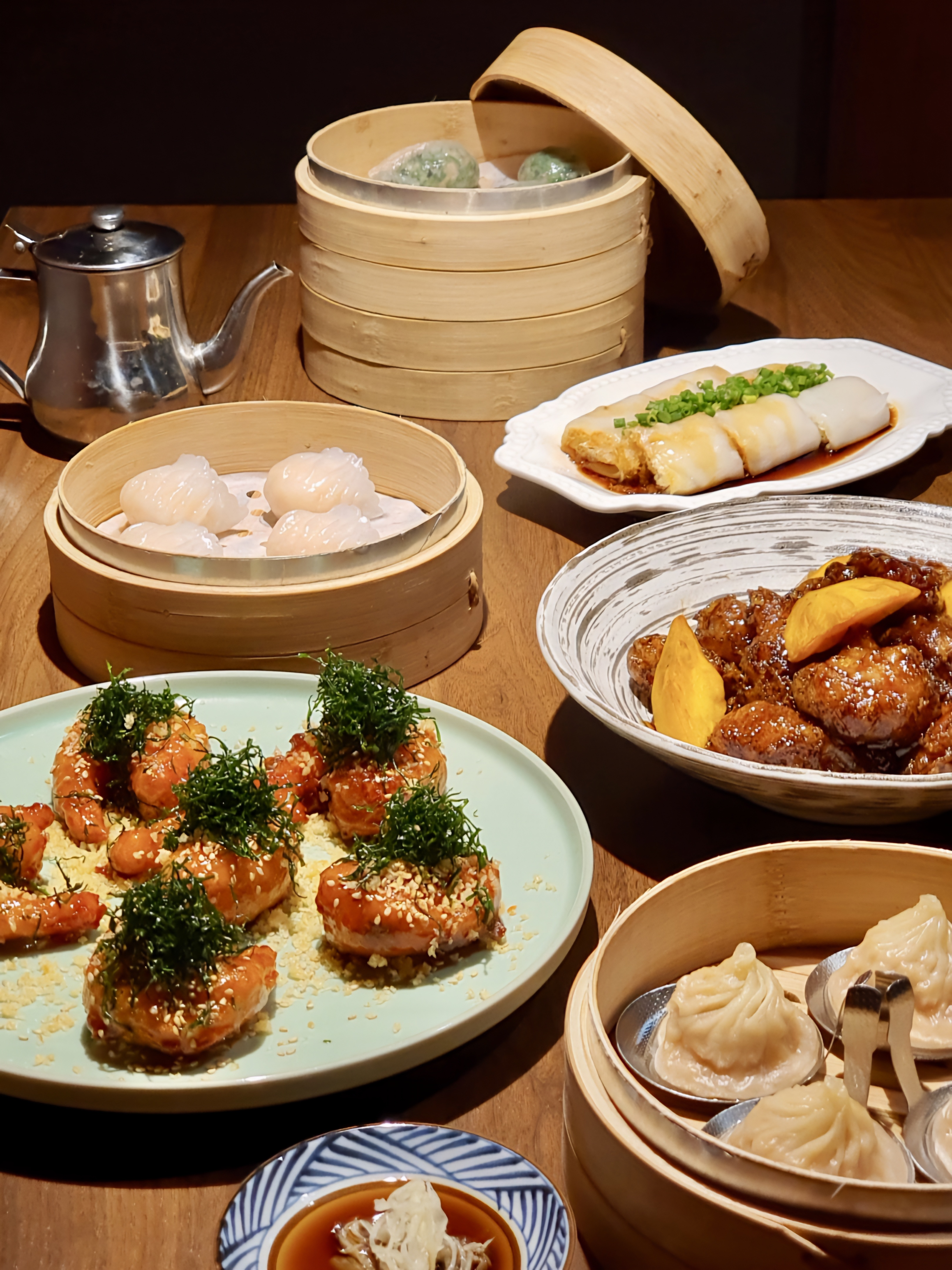 Jeje Yangjae モダンチャイニーズのアヒルと海鮮料理の盛り合わせ