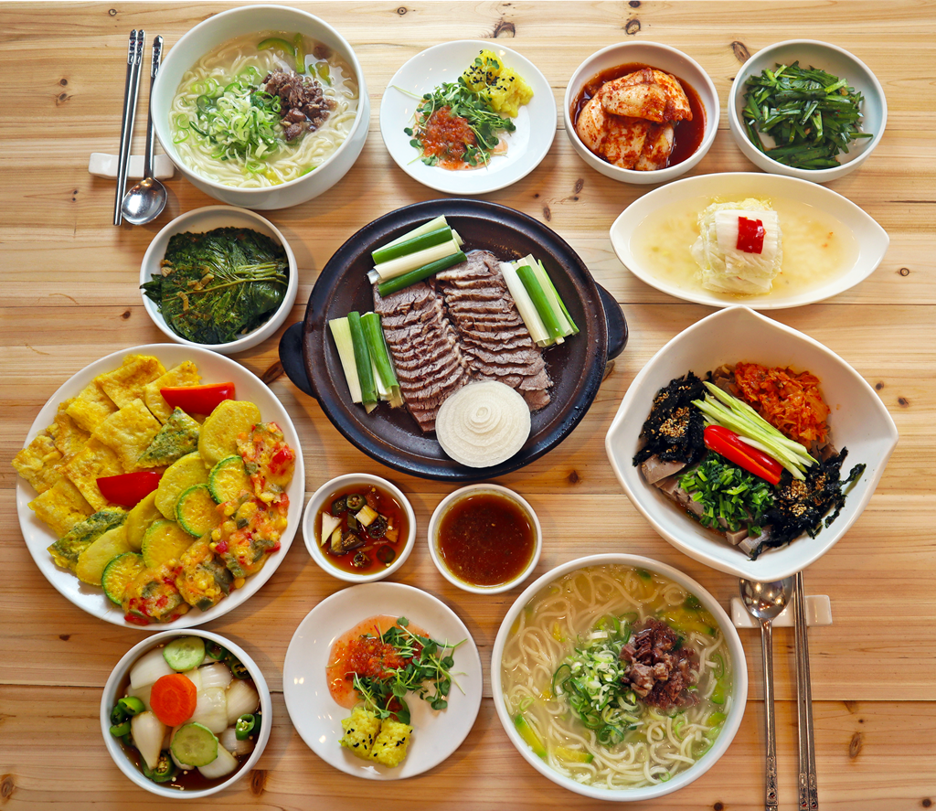 Ban-ga Andong Guksi面条配薄切牛肉和清汤