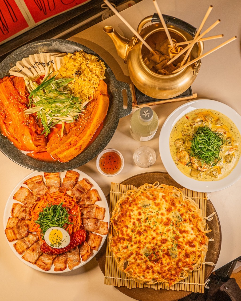 Yanghwa Jootaek dinner vibe with hot pots and snacks