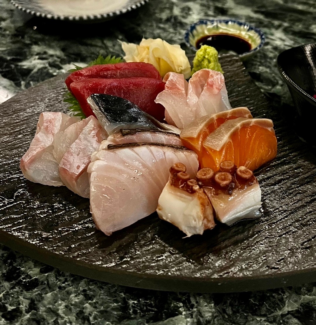 Bikkuri seasonal sushi and nihonshu in Samjeon-dong