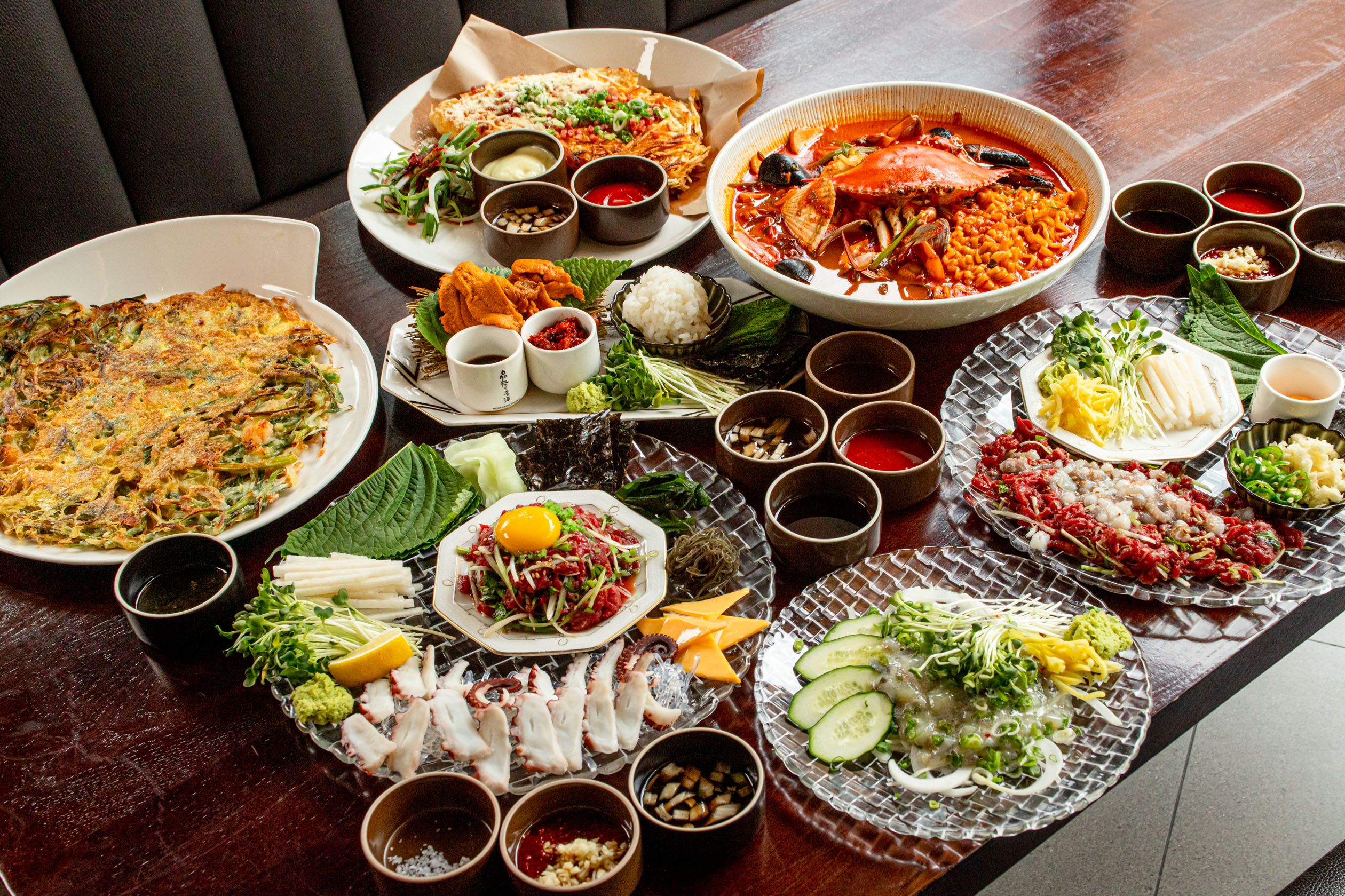 Yukhoe Gwan Black 新沙包间用餐与牛肉生拌