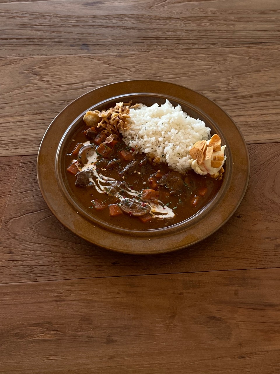 Karez松岛36小时咖喱配蔬菜和米饭