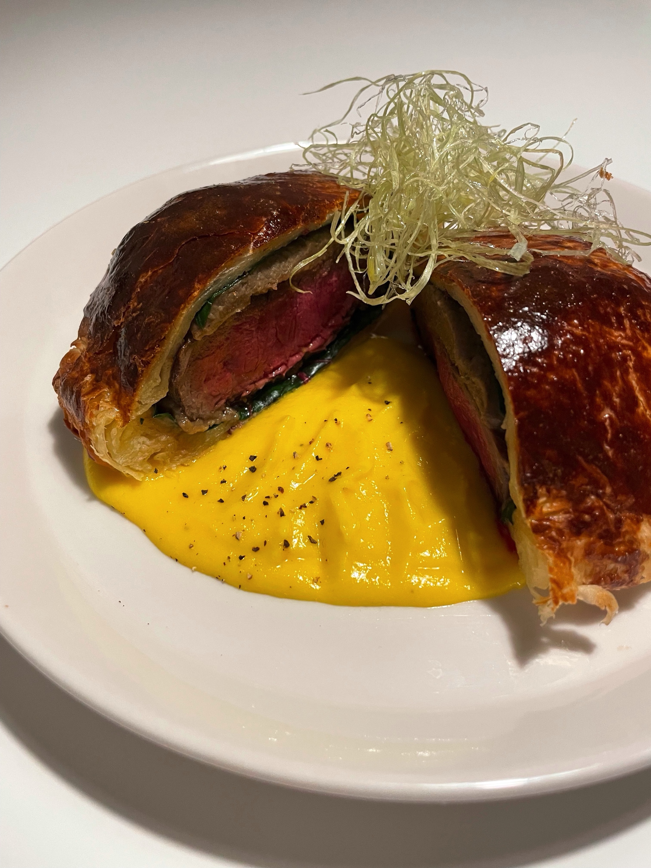 Heelit 花园早午餐和酒吧，拥有窗边座位