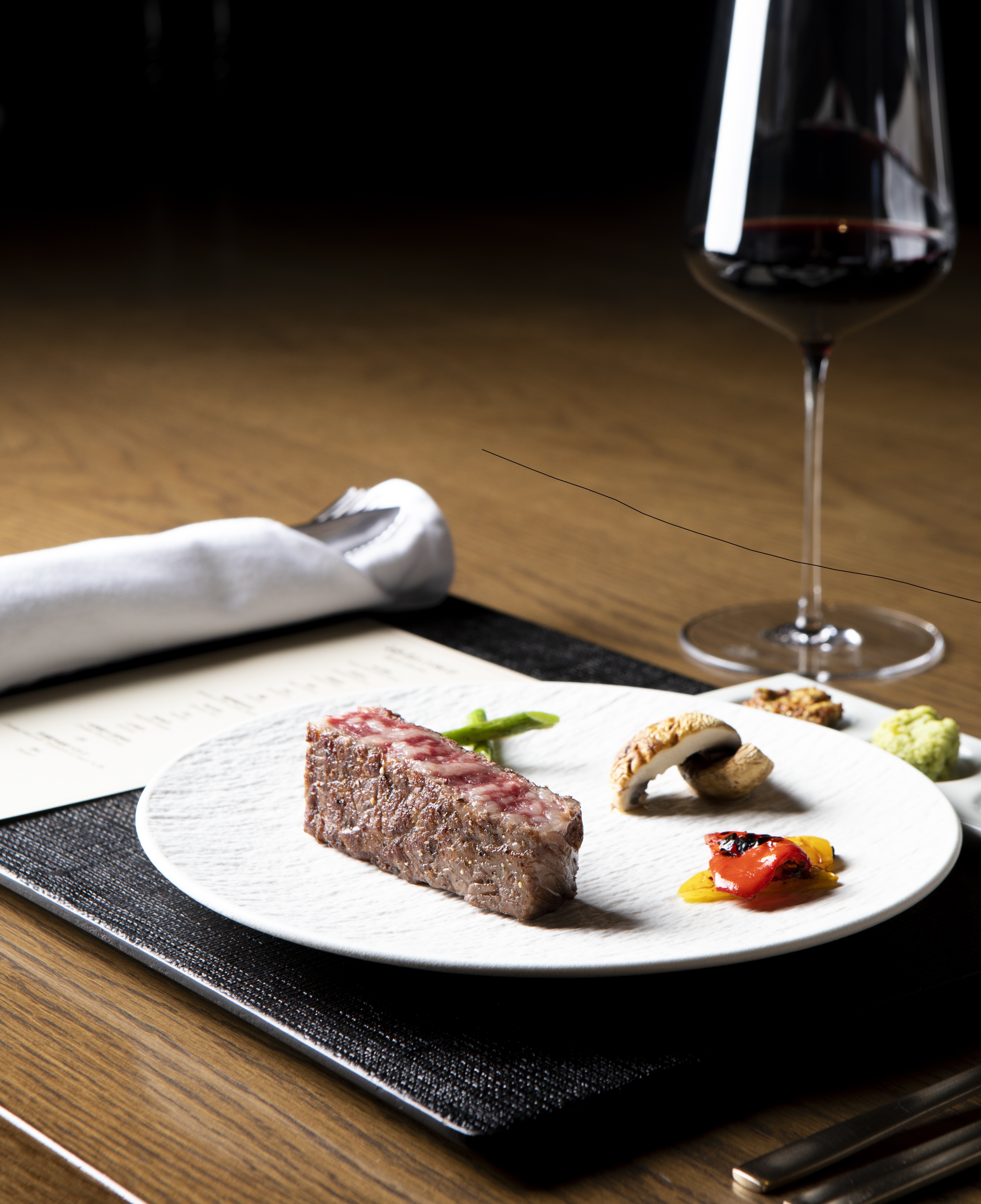 Surin Daegu私人韩牛寿司房间与摆盘