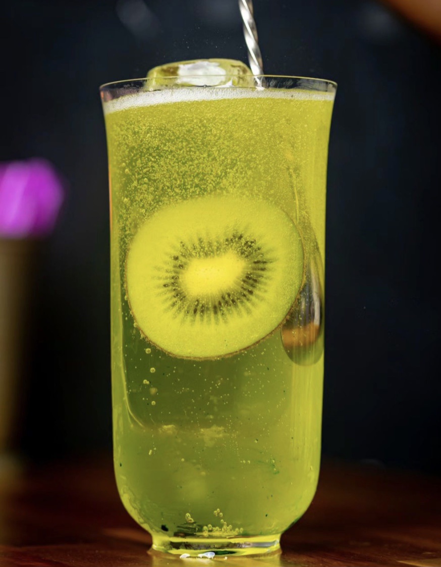 Southside Parlor カクテルバーとバーガープレート