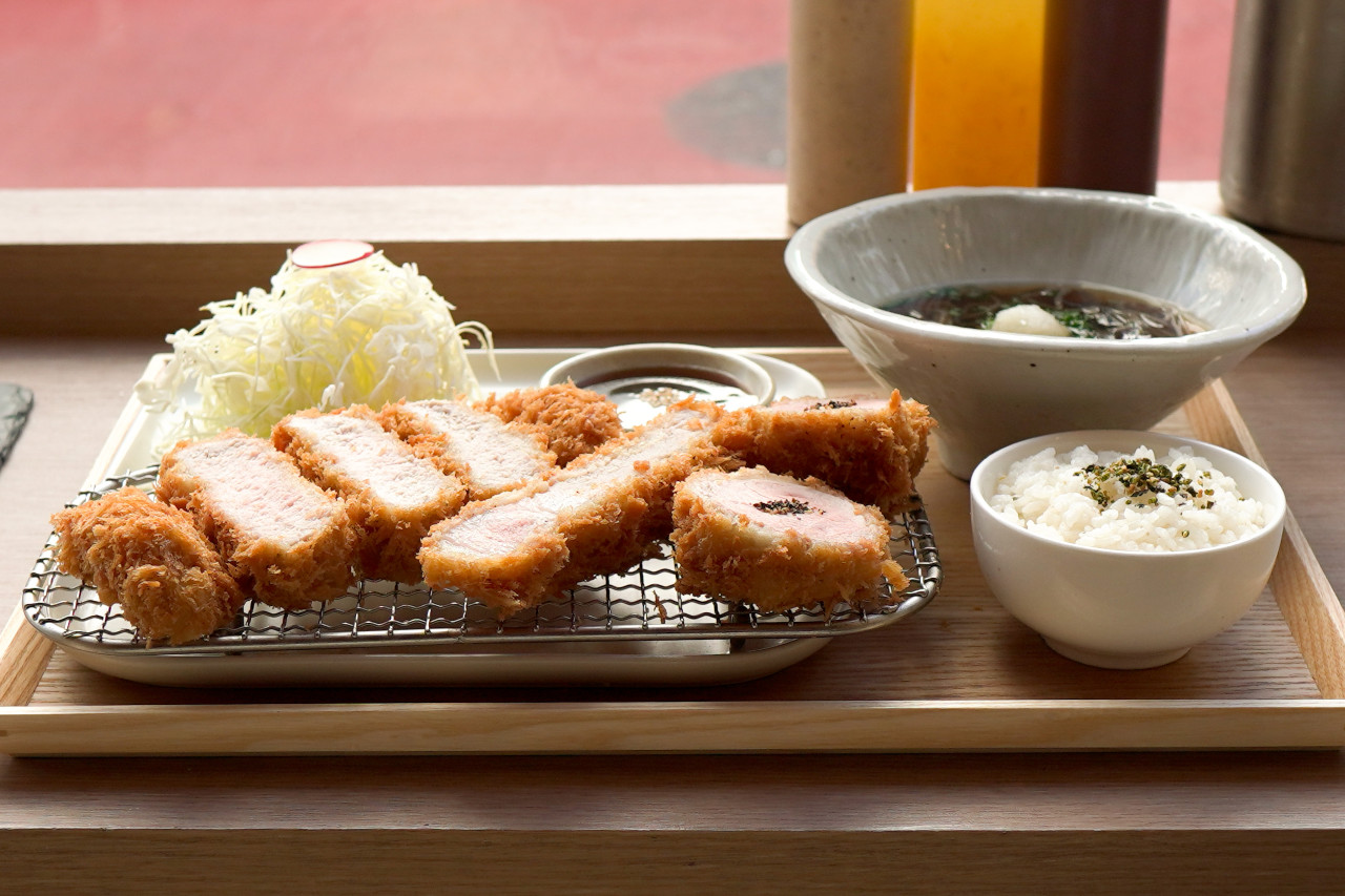 寿司はじまん江場海 釜山海雲台のカリカリとんかつセット