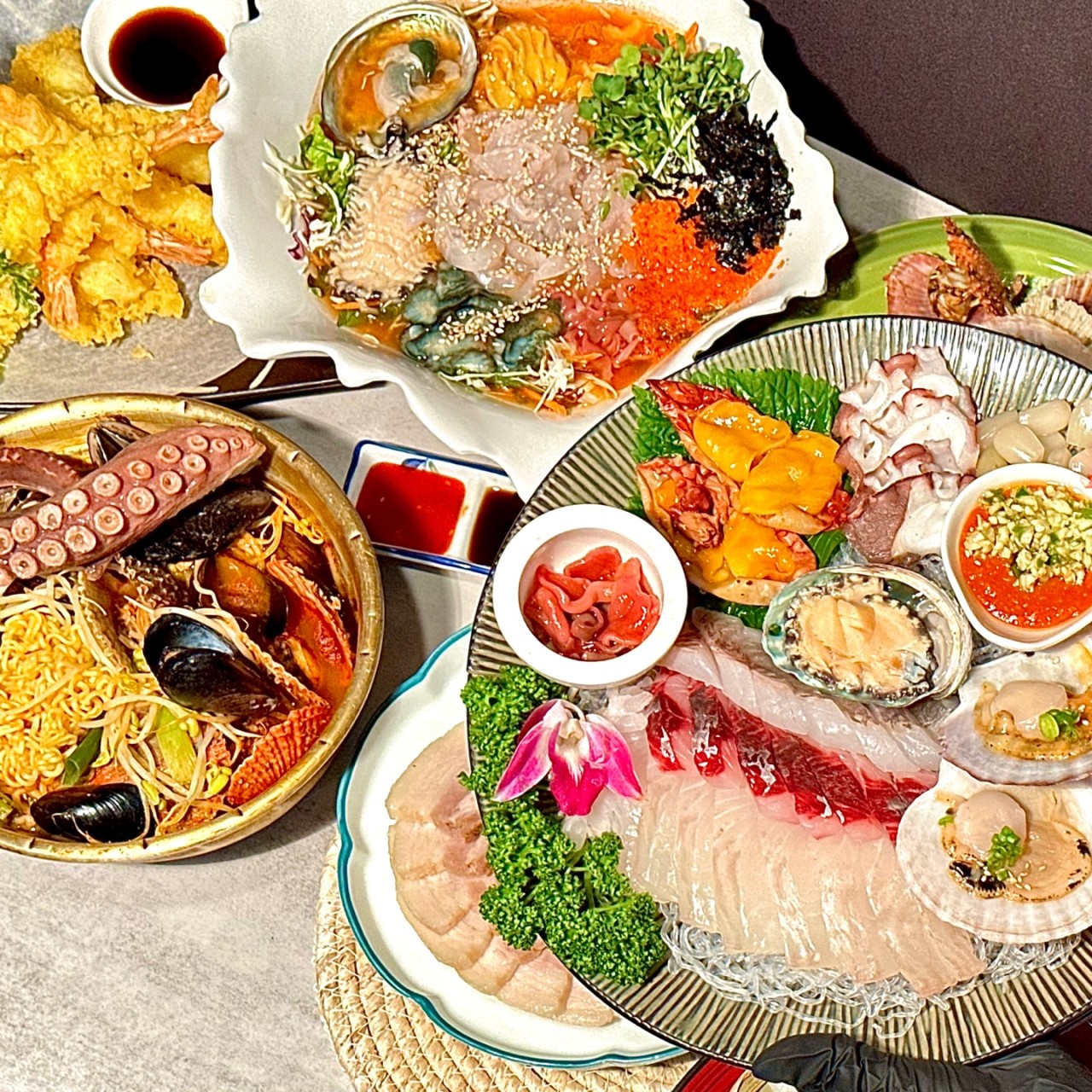 光化門駅近くの회포（Heopo）夜遅くの刺身盛り合わせ