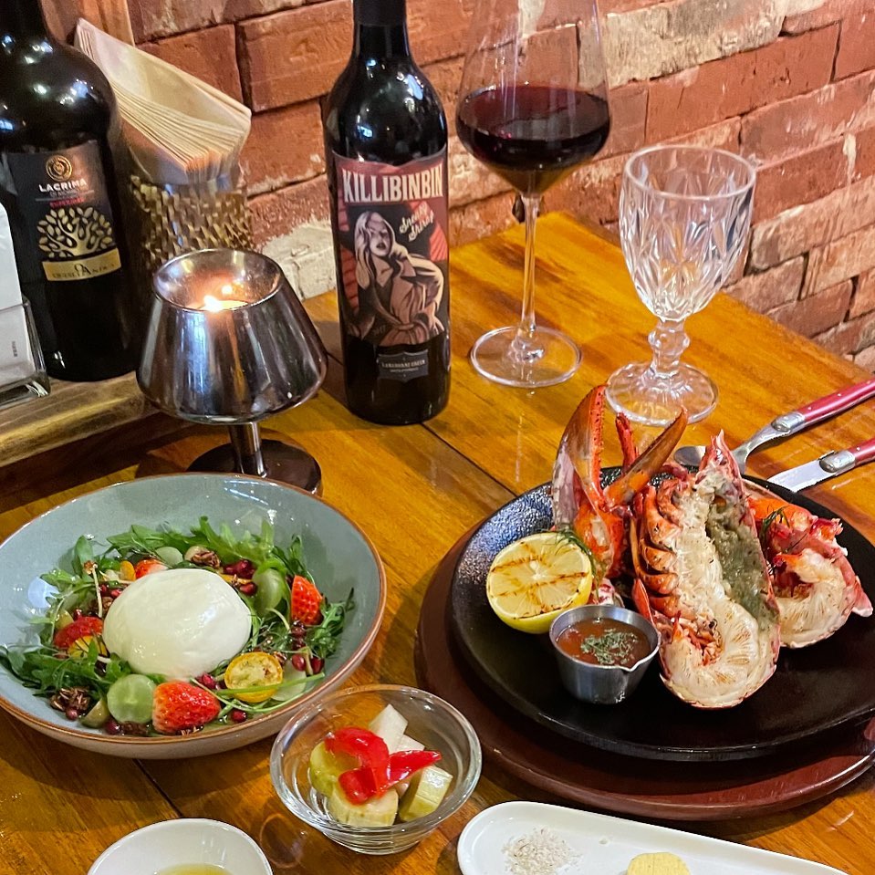 SOREK veal steak and live lobster with wine pairing