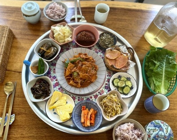 Danso Jeju整洁套餐配黑猪肉炒菜