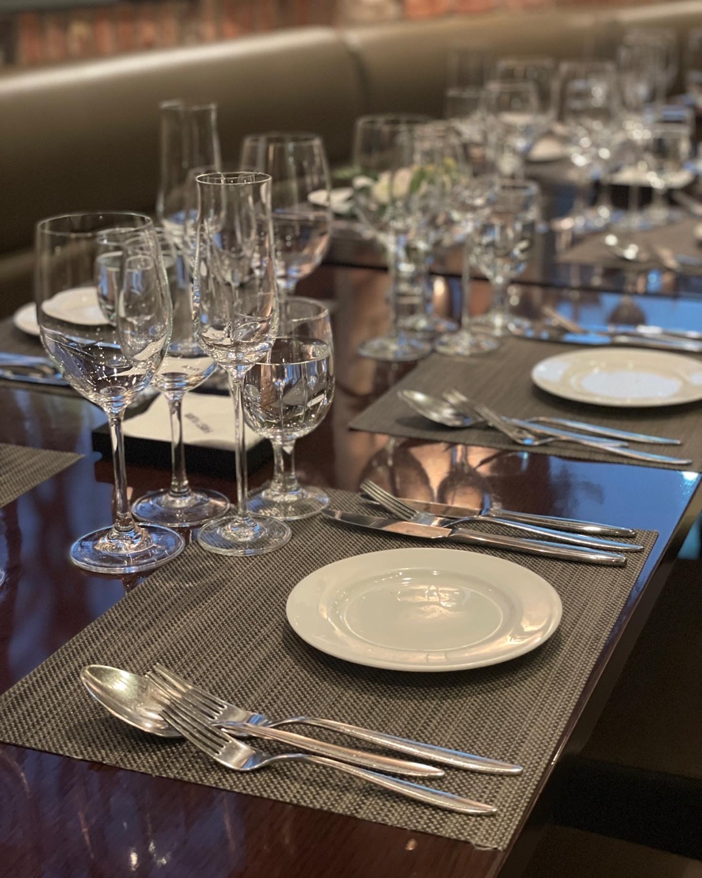 First Floor Central现代餐厅与酒吧