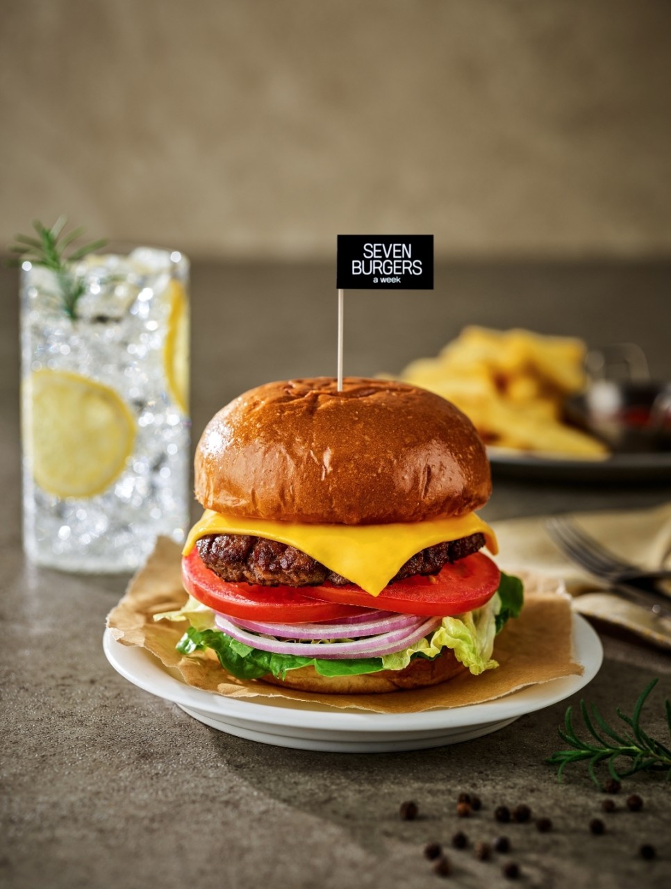 Seven Burgers a Week 開放式廚房與牽絲起司漢堡