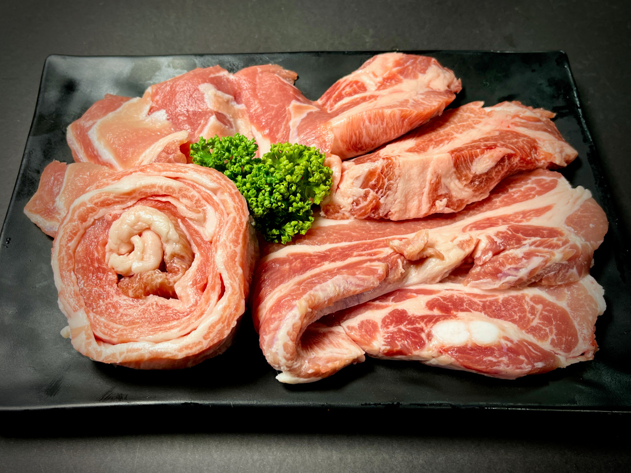 ソクドン—石板豚焼きと素朴なキムチチゲ