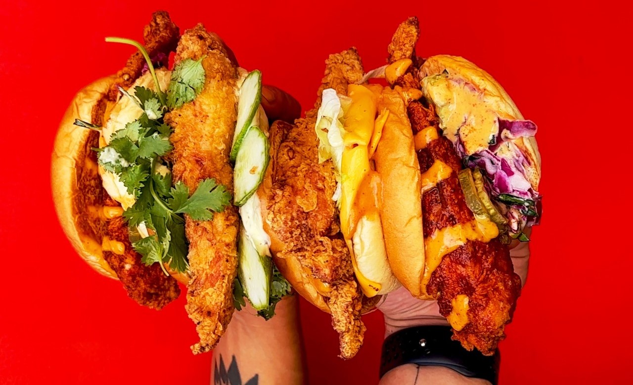 JackJack納許維爾辣雞三明治配涼拌菜與醃菜