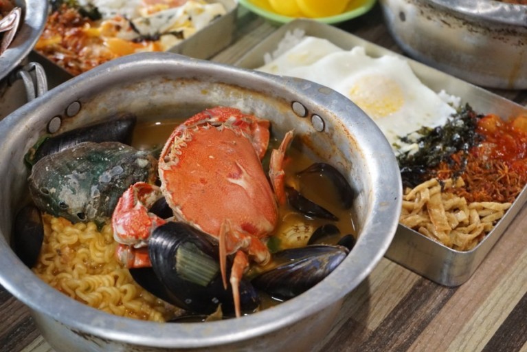 노라바 タコ入り熱々海鮮ラーメン