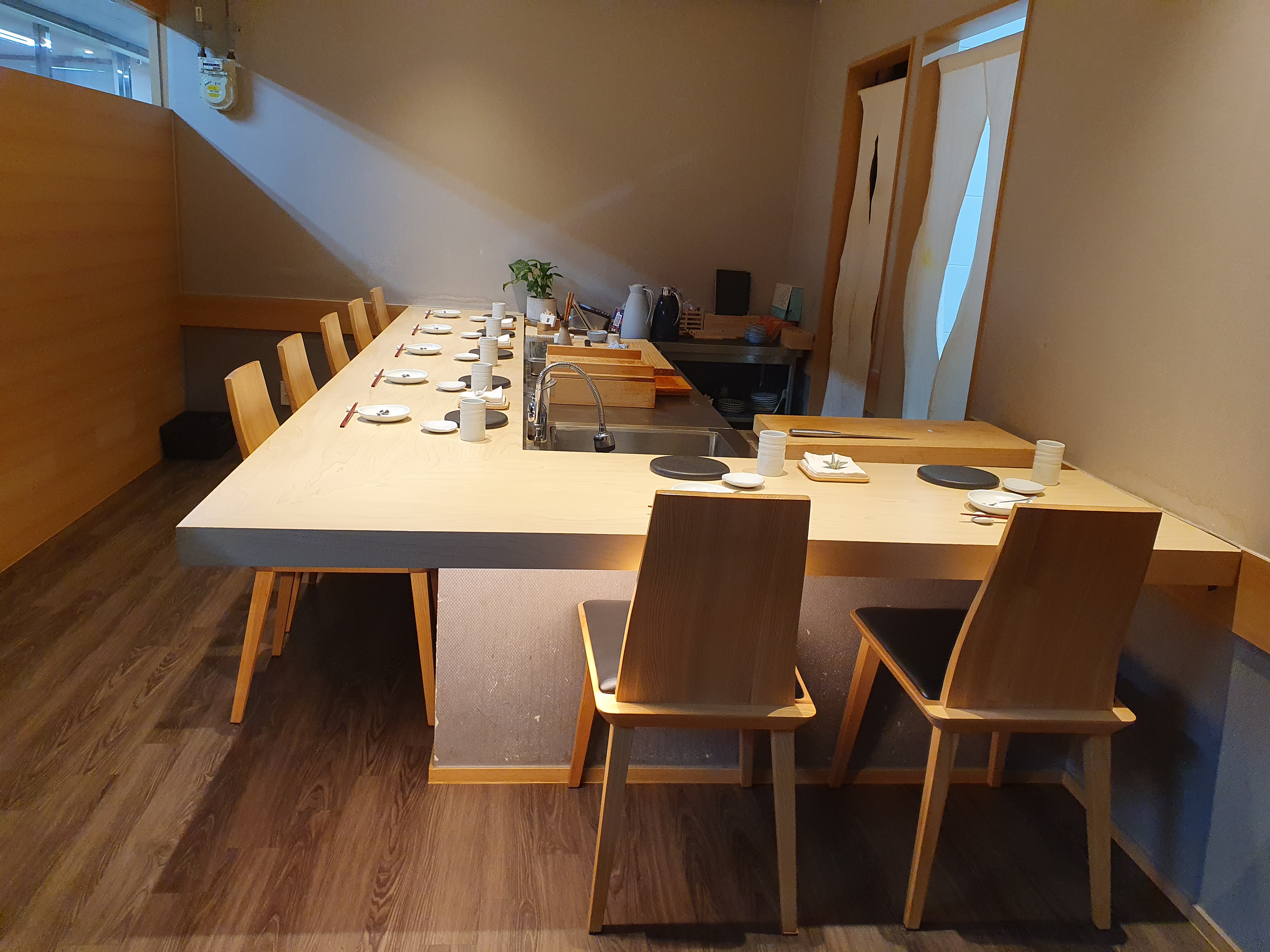 Sushi Tsuru 7-seat value omakase in Yeoksam