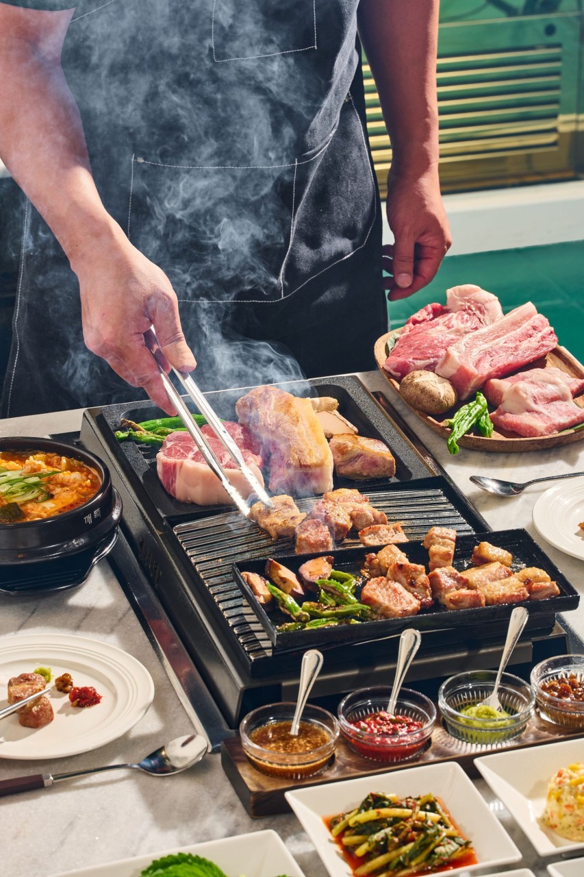 Nambu Munrae aged pork belly grilling with soybean rice