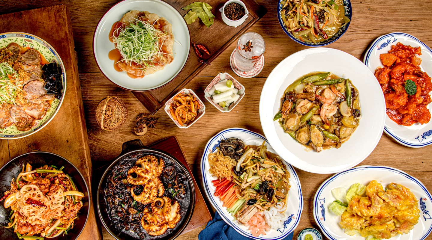 Banquet-style Chinese dining room at Rakkian Mokdong