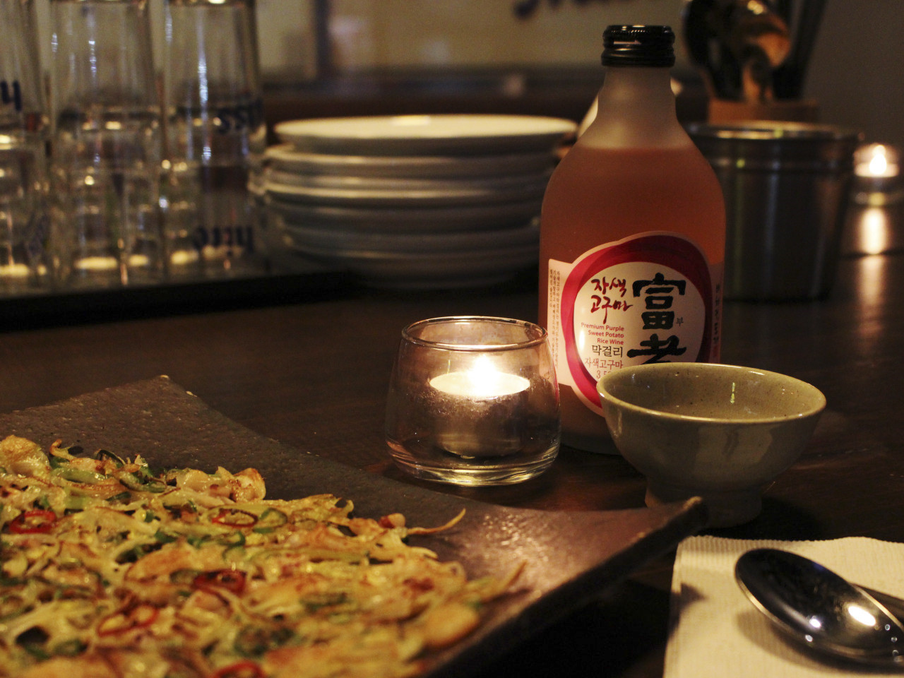 Hansul’s smoky jeyuk-bokkeum with traditional drinks