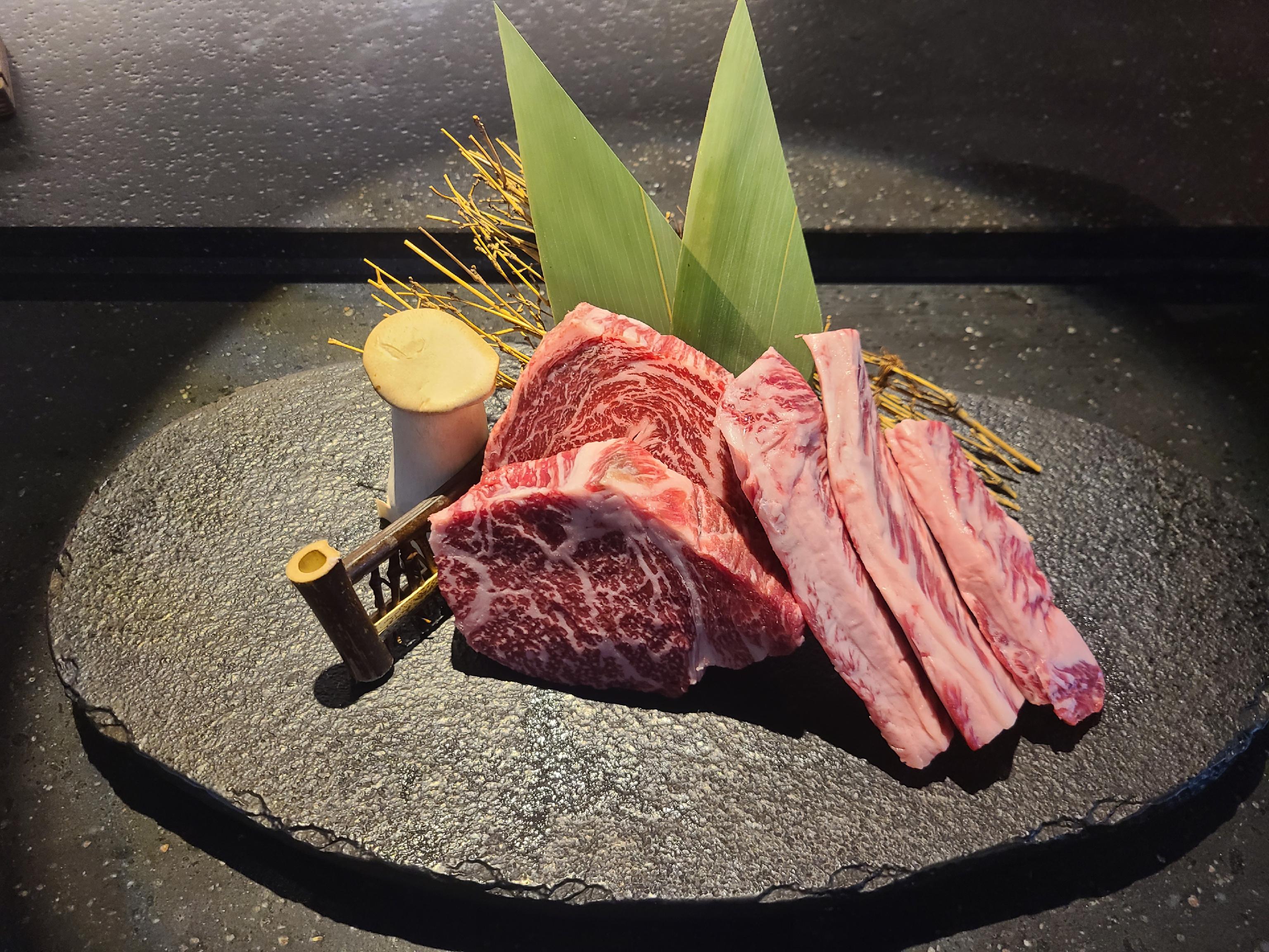 Woogam-manjok 韓牛油花與炭火燒烤設備