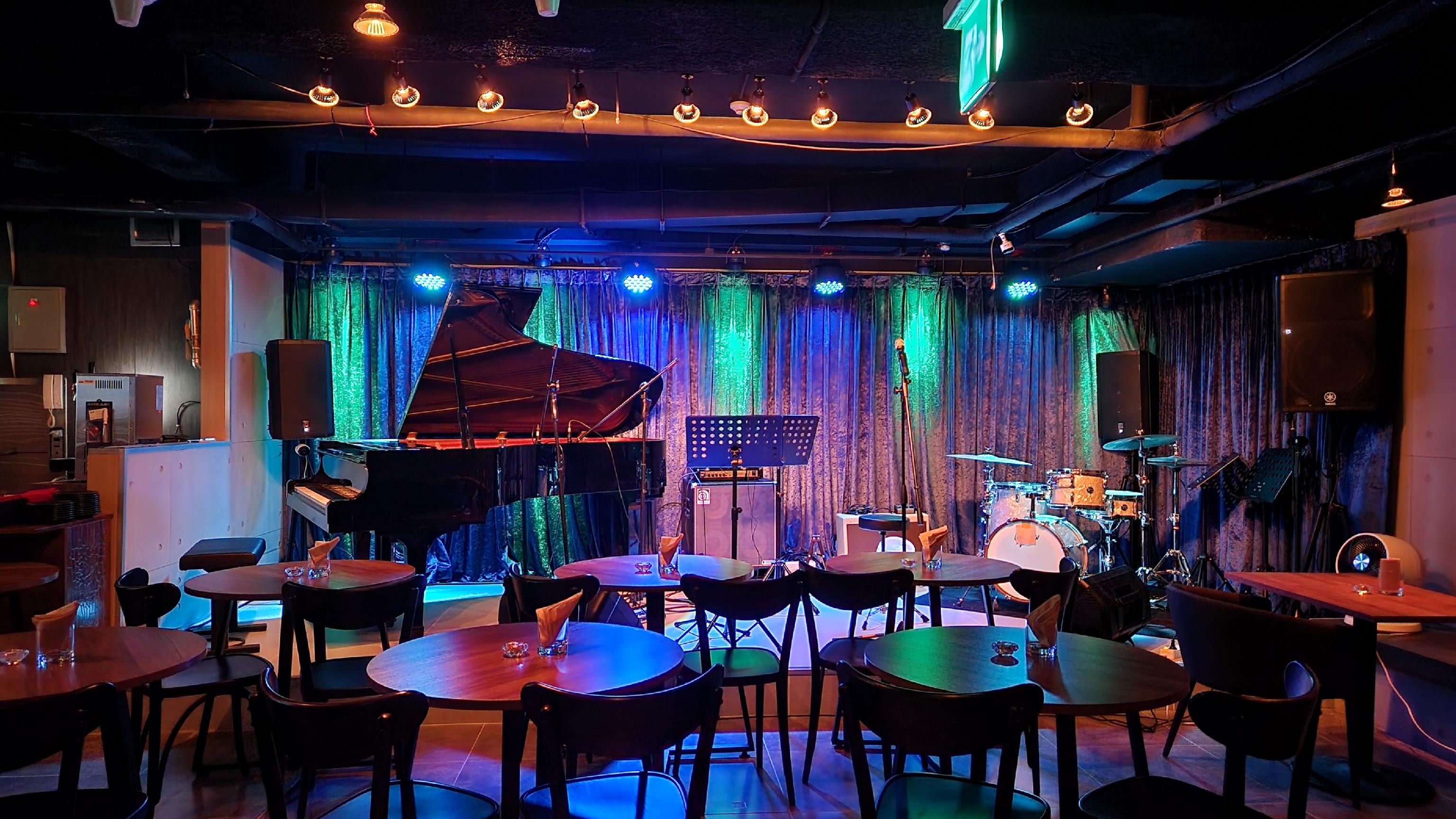 Chunnyun Jonggak现场爵士舞台及宽敞座位