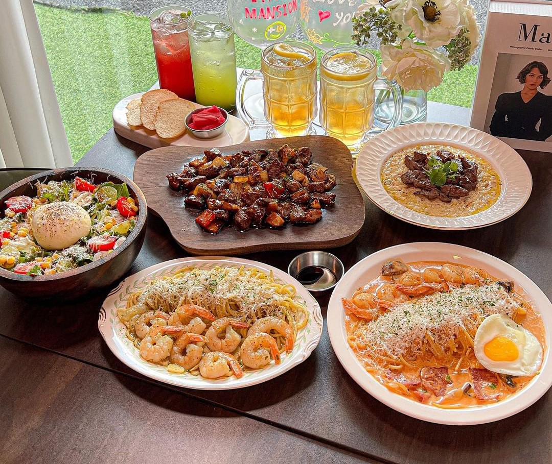 Sunlit pasta and wine at ITALY MANSION near Sungshin Women’s University