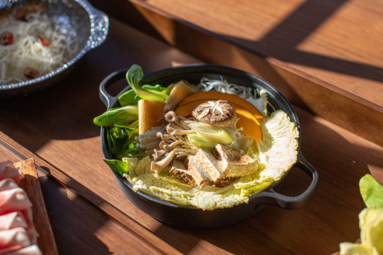 沙布尼吉涮涮鍋及寧靜木質內裝