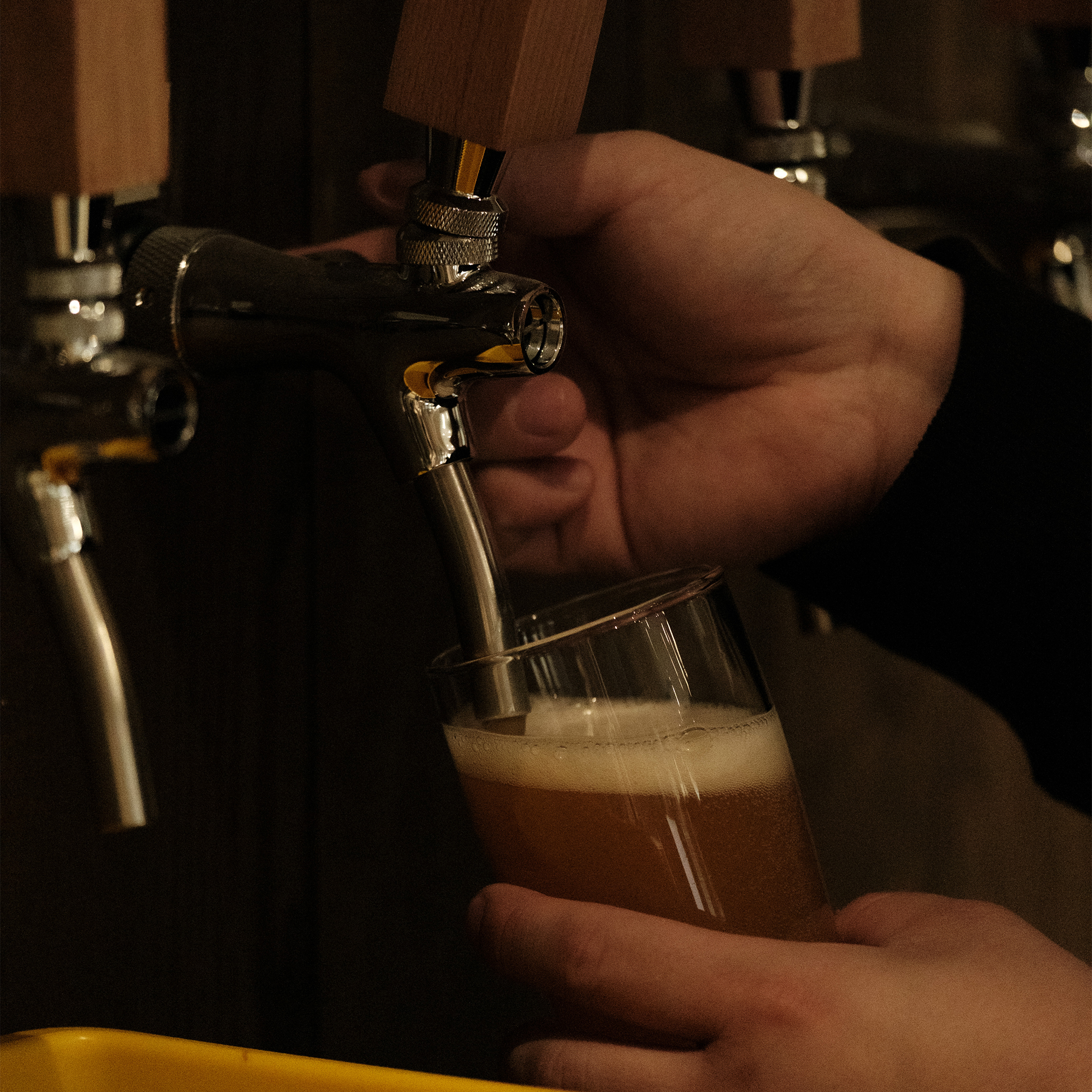 ソウルブリュワリー聖水のタップルーム、洗練された料理とクラフトビール