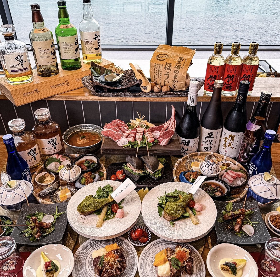 ラムバランス広安のコースと海の背景