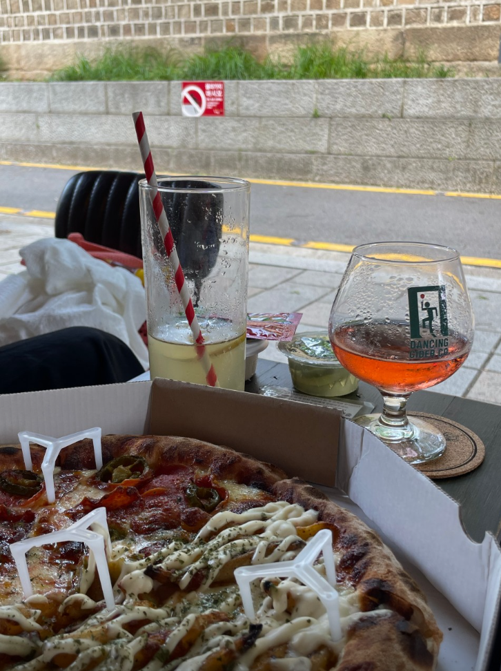 女王卫队—西村路上的英式杜松子酒、苹果酒与茶鸡尾酒