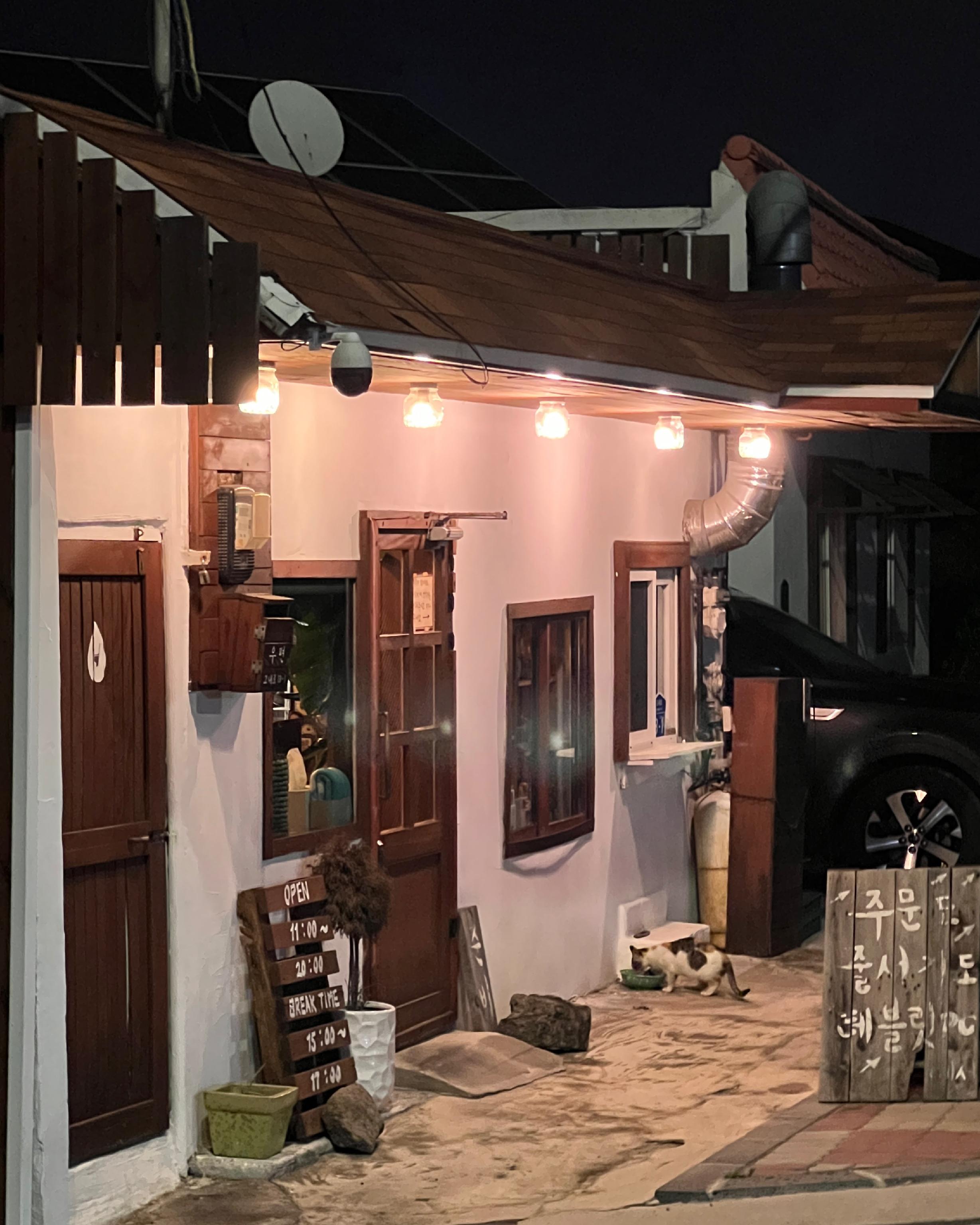 Manzy Restaurant艾梧小巧定食用餐區