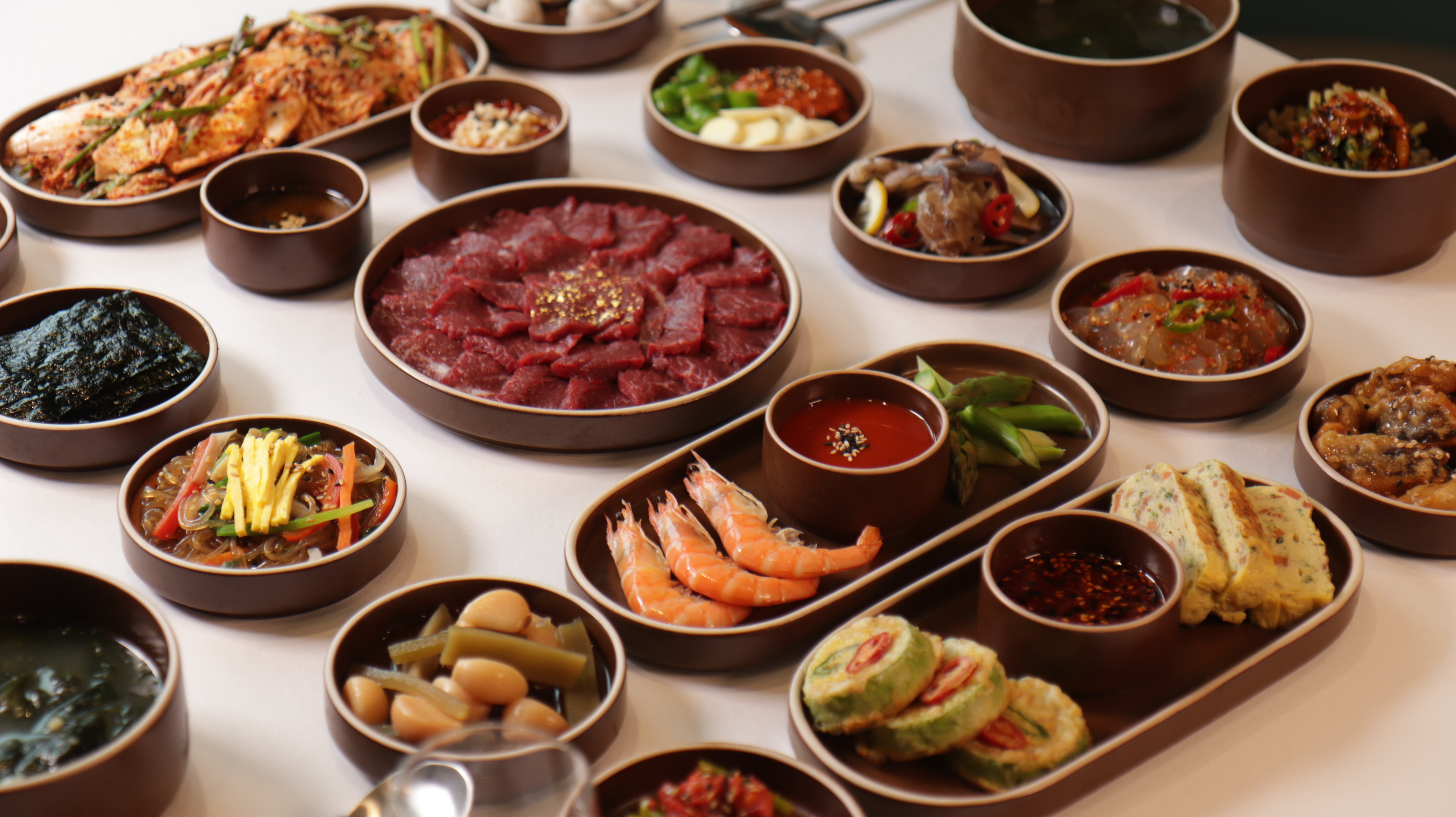 圣约翰酒店Three Meals自助餐，海景窗明亮