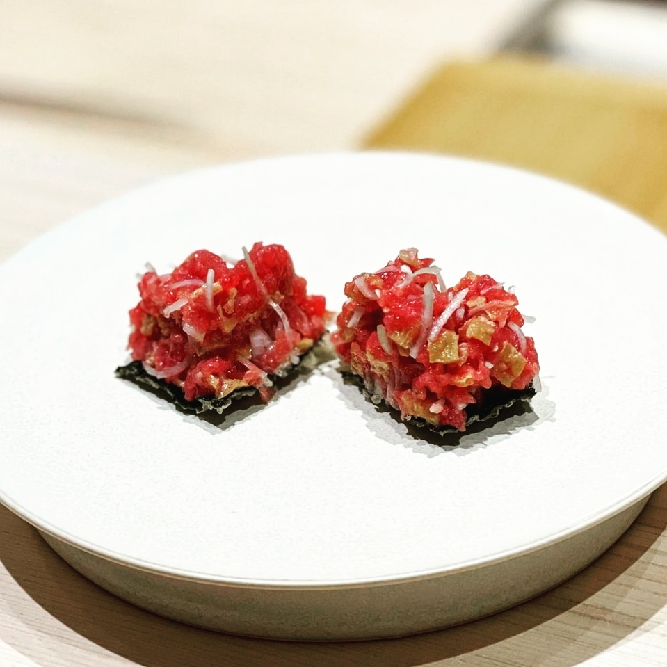 莲寿司丰富的时令鱼omakase套餐