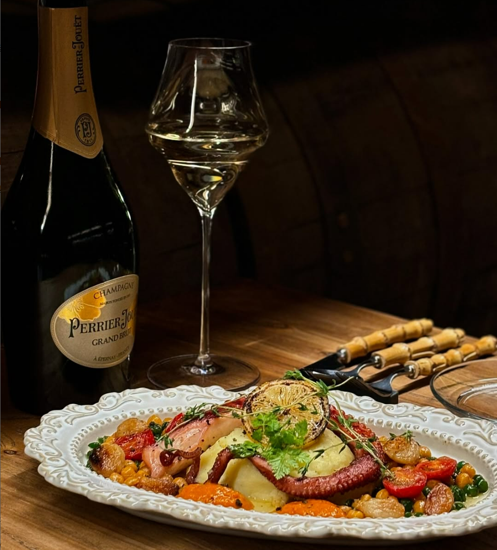 Bulranseo winery-style French plates and wine bottles