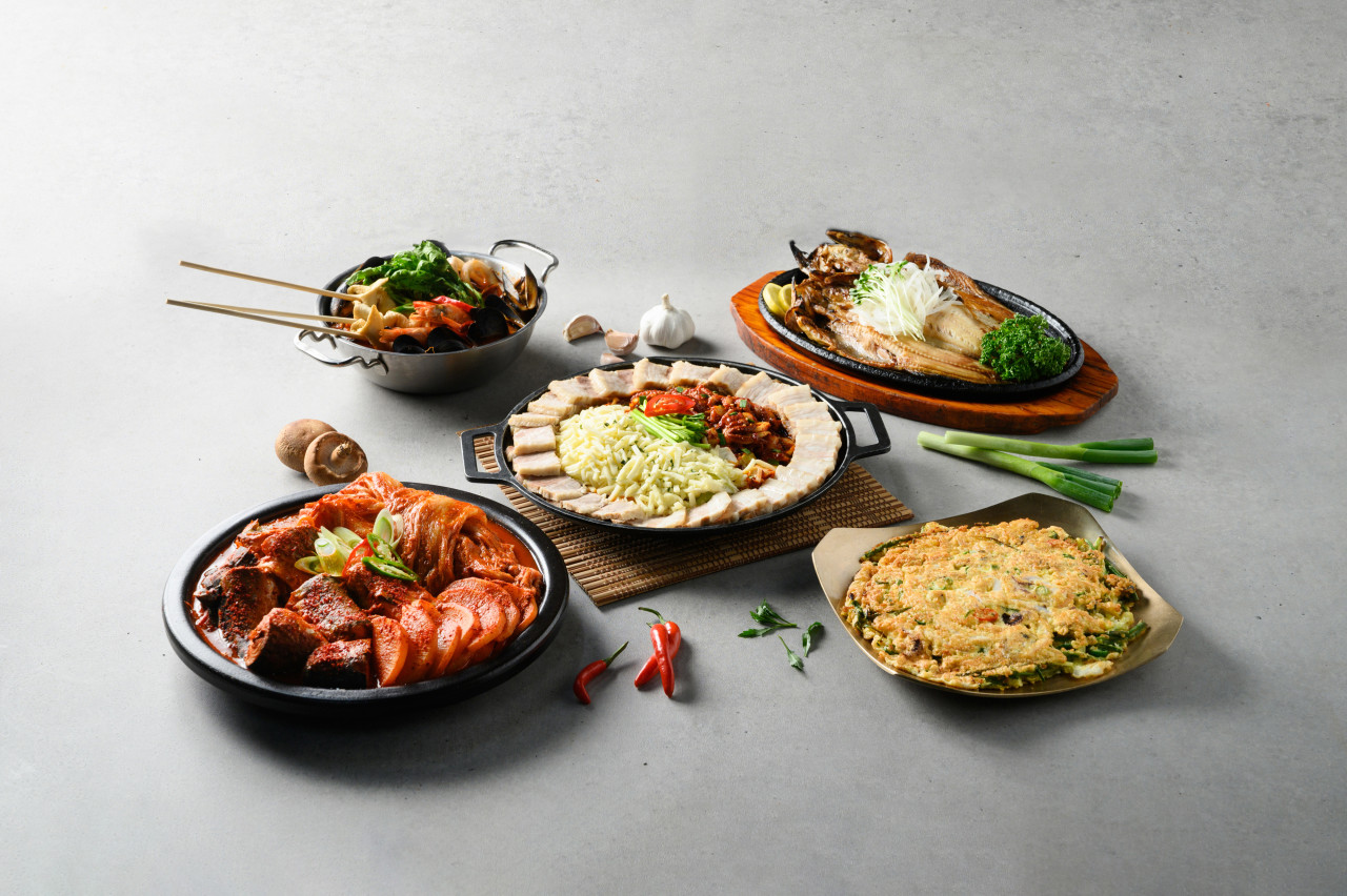 여가반상（ヨガバンサン）麻谷店の焼き魚とキムチチゲセット