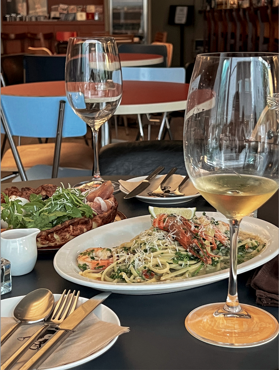 Mild High Club 日照窗景早午餐與夜晚調酒