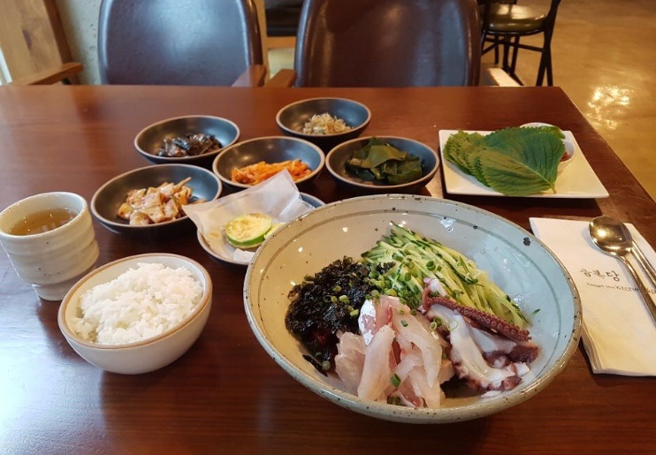 Geumbokdang COEX季节性韩国菜精致摆盘