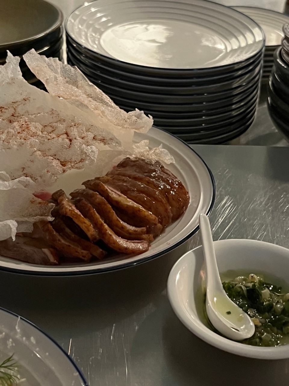 Chokwang 101のミニマルな中華実験キッチン風景