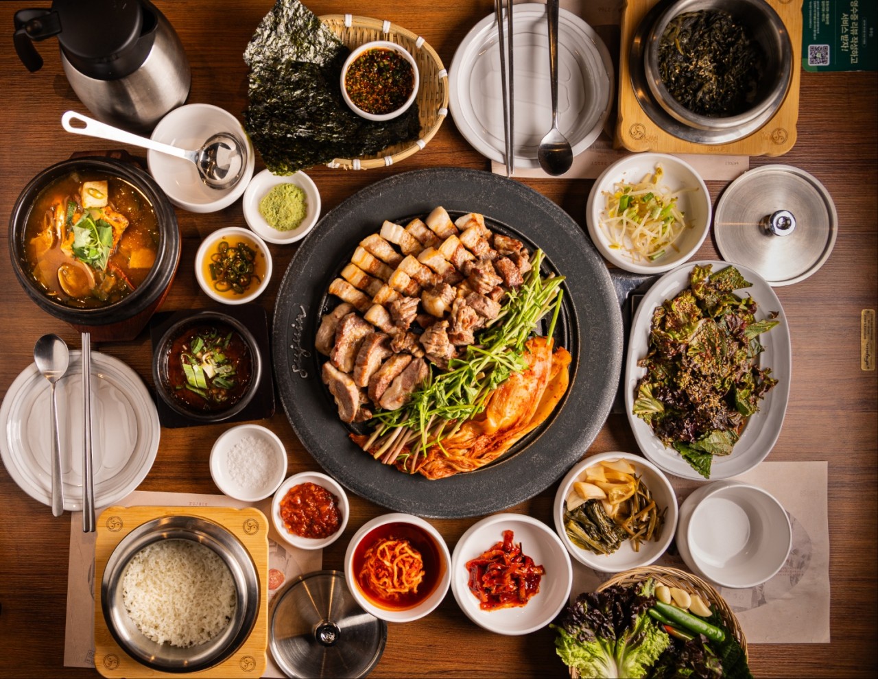 釜聚釜山市廳主廚現場烤出鮮嫩豬肉