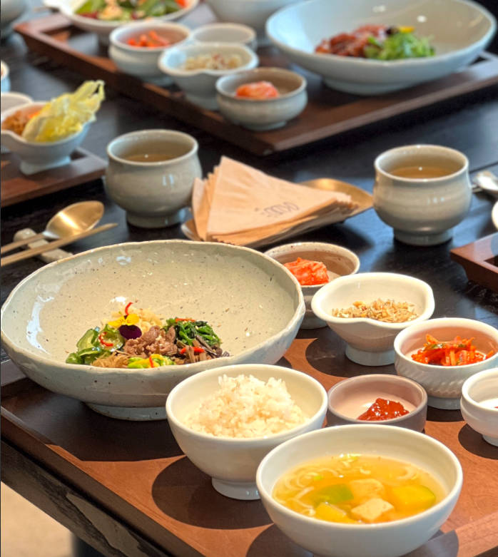 Ilsangdammi Seongsu 現代韓食餐點及季節蔬菜拌料