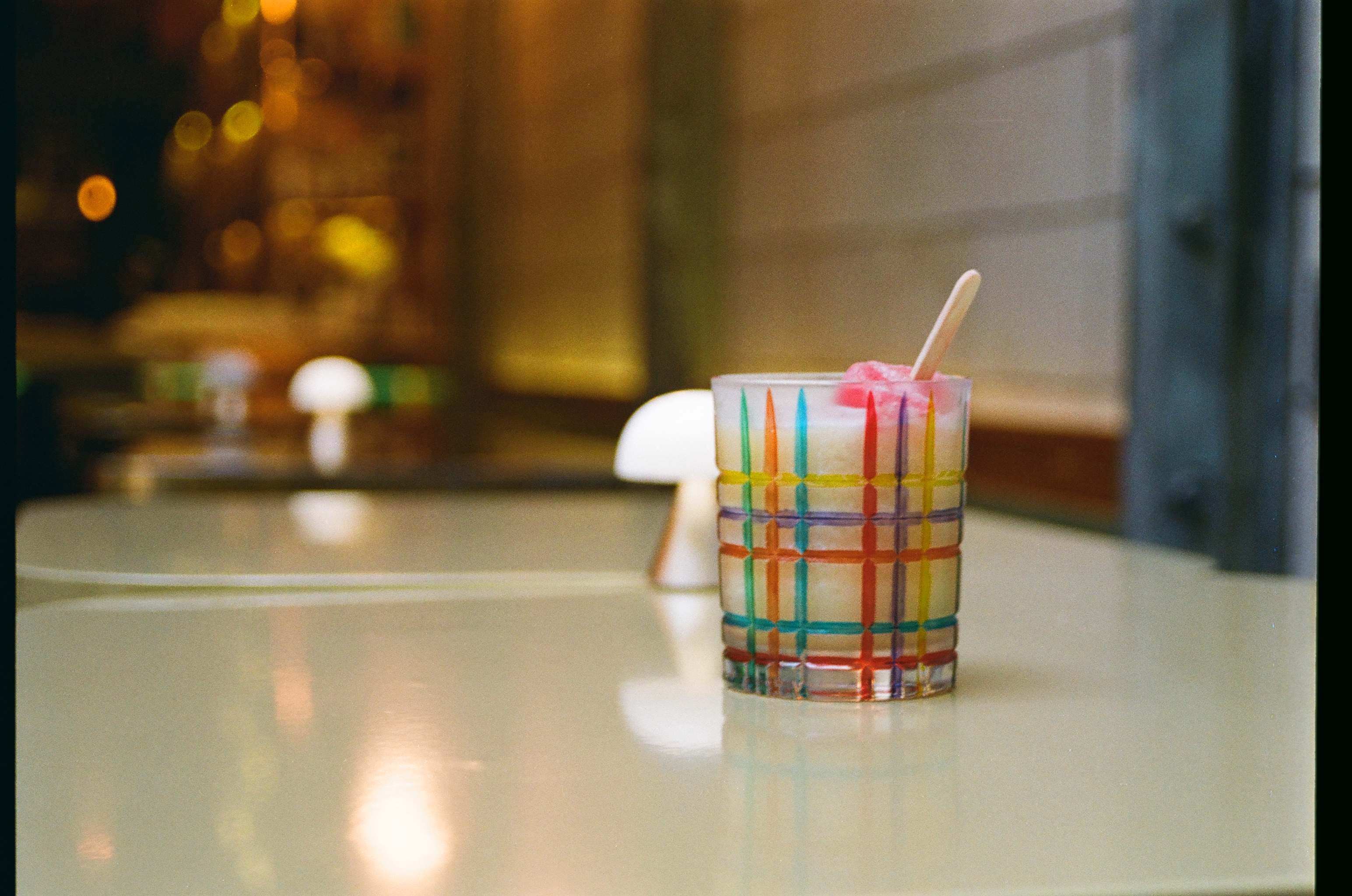 Pushyfoot Saloon 蜜秘酒吧内饰如午夜列车