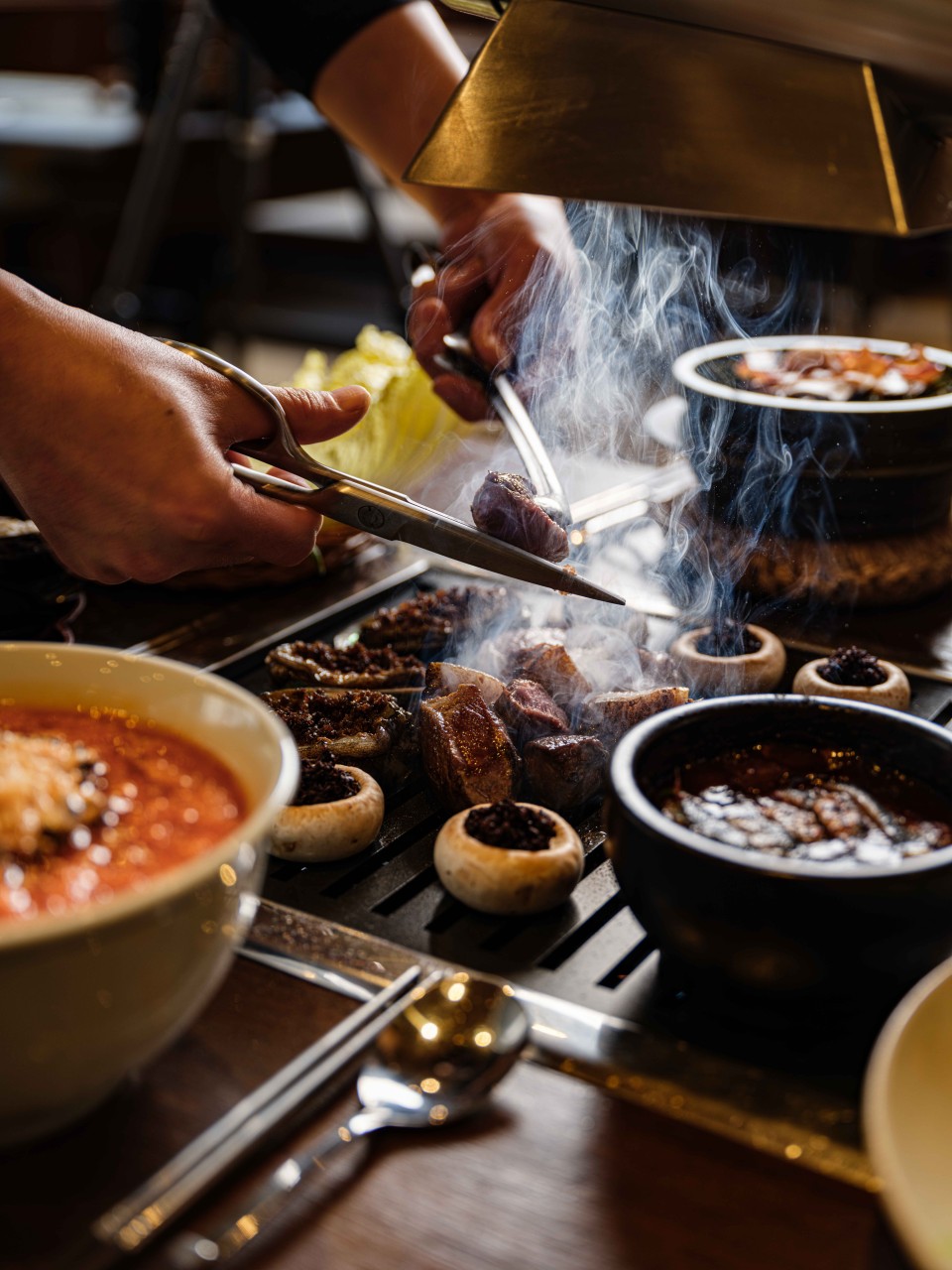 Umyongbaek Nakdon Haeundae signature front-shoulder knuckle cut on grill