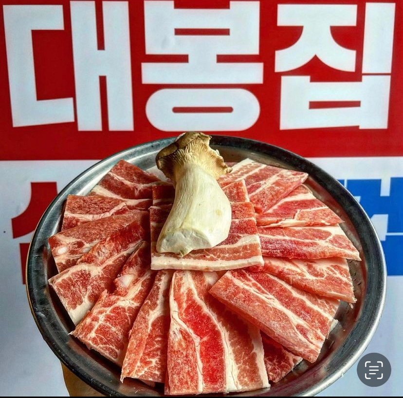 Daebongjip Sinsa cold ssam and pork with stew