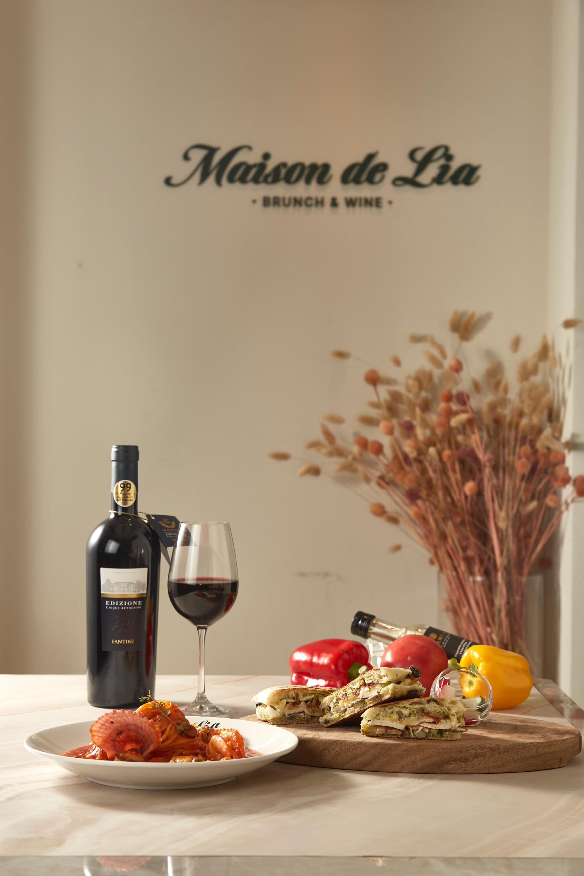 Cheongdam 17 舒适早午餐和红酒桌