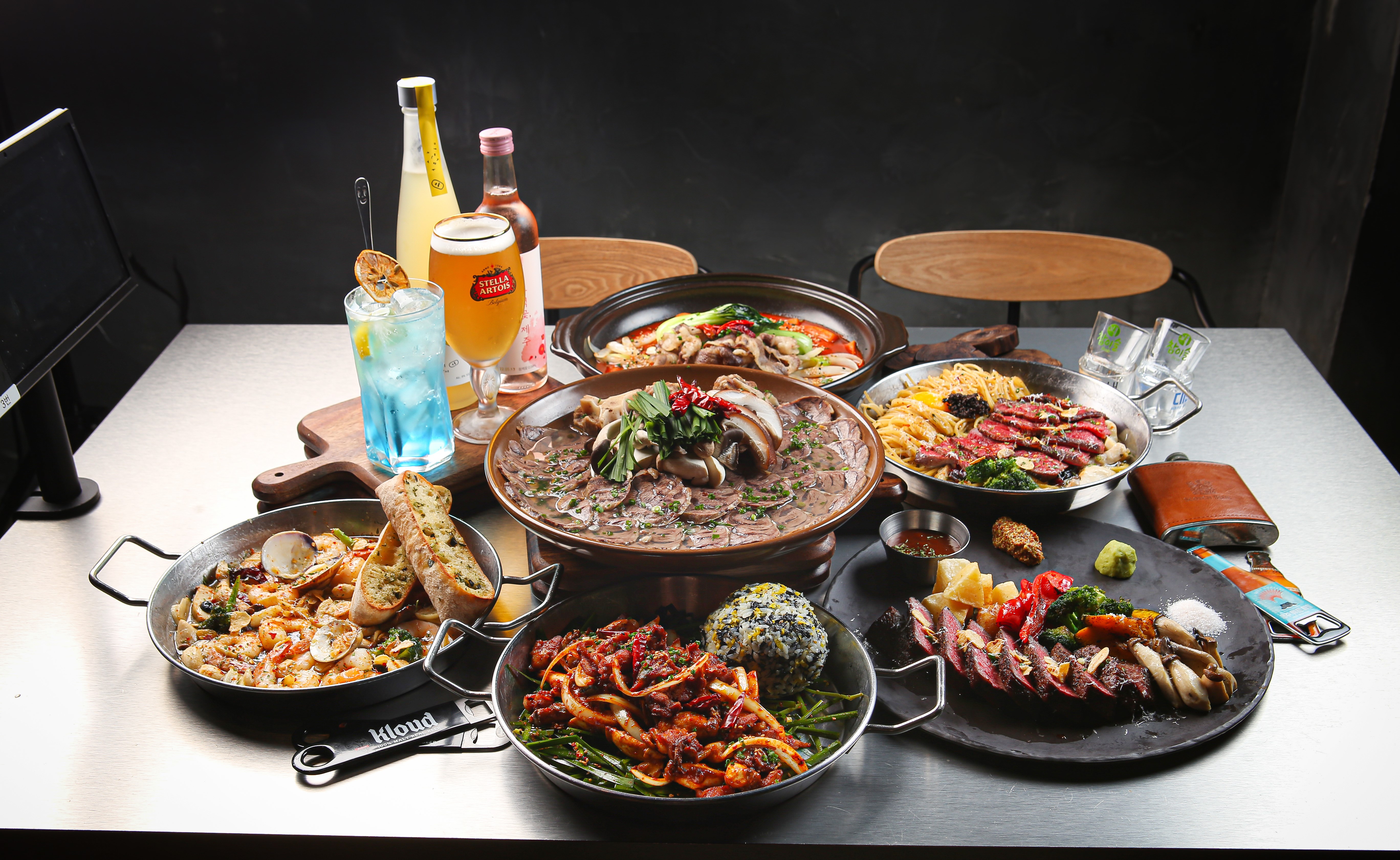 名前のない月夜の落ち着く融合ダイニングパブ内装